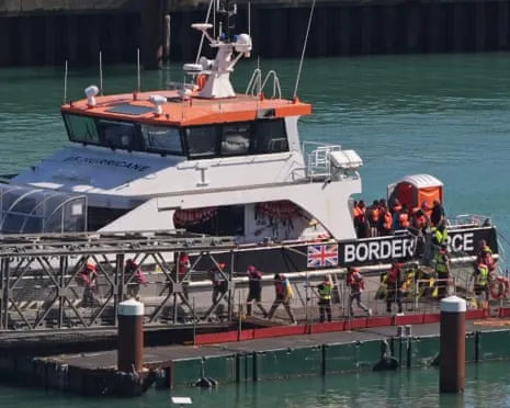British Ministers Insist Migrant Returns Agreement with France Will Proceed Despite Legal Challenge