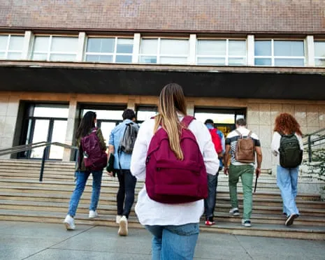 While Teen Boys Shift Toward Conservatism, the Emergence of the 'New Chill Girl' Trend Becomes Visible