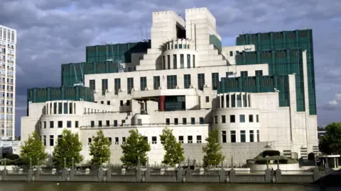 The UK's Secret Intelligence Service Launches Encrypted Gateway to Recruit Spies in the Russian Federation