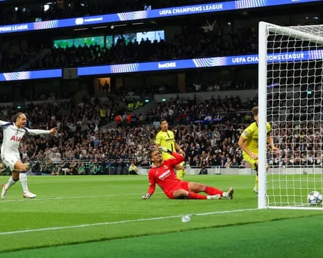 Goalkeeper Luiz's Costly Mistake Gifts Spurs First Triumph